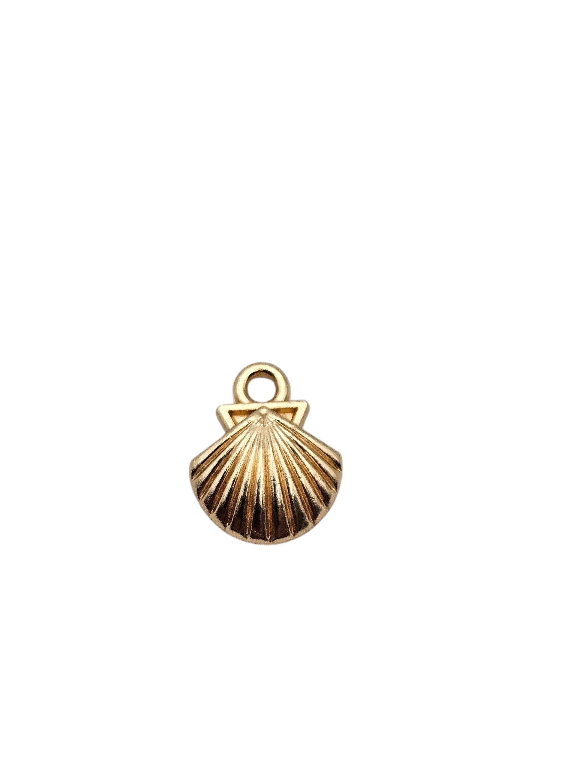 Scallop Shell Charm (small)